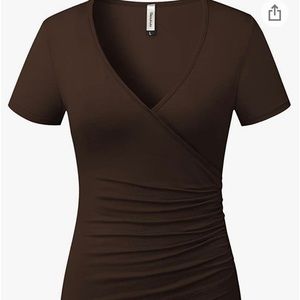 3/$15 💰Women’s cute short sleeve v-neck top. NWT